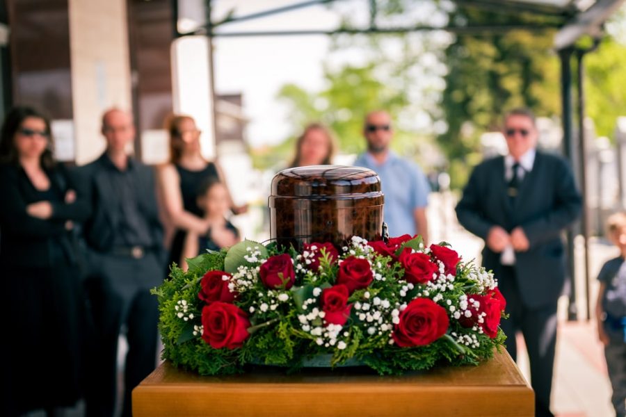 Memorial Service vs Funeral: Key Differences Explained